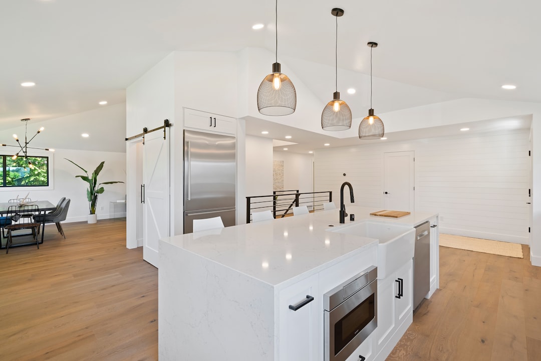 turned-on-pendant-lamps-above-kitchen-island-fjztzlda-ue